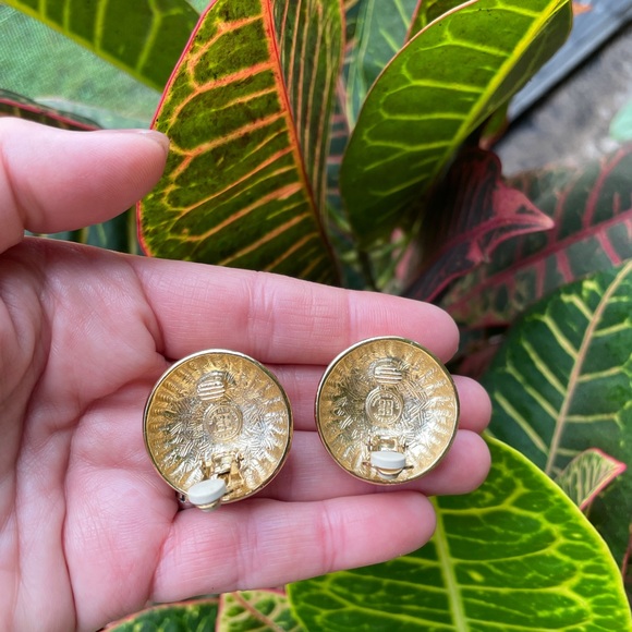 Givenchy VTG 18K gold plated clip earrings - Picture 8 of 14